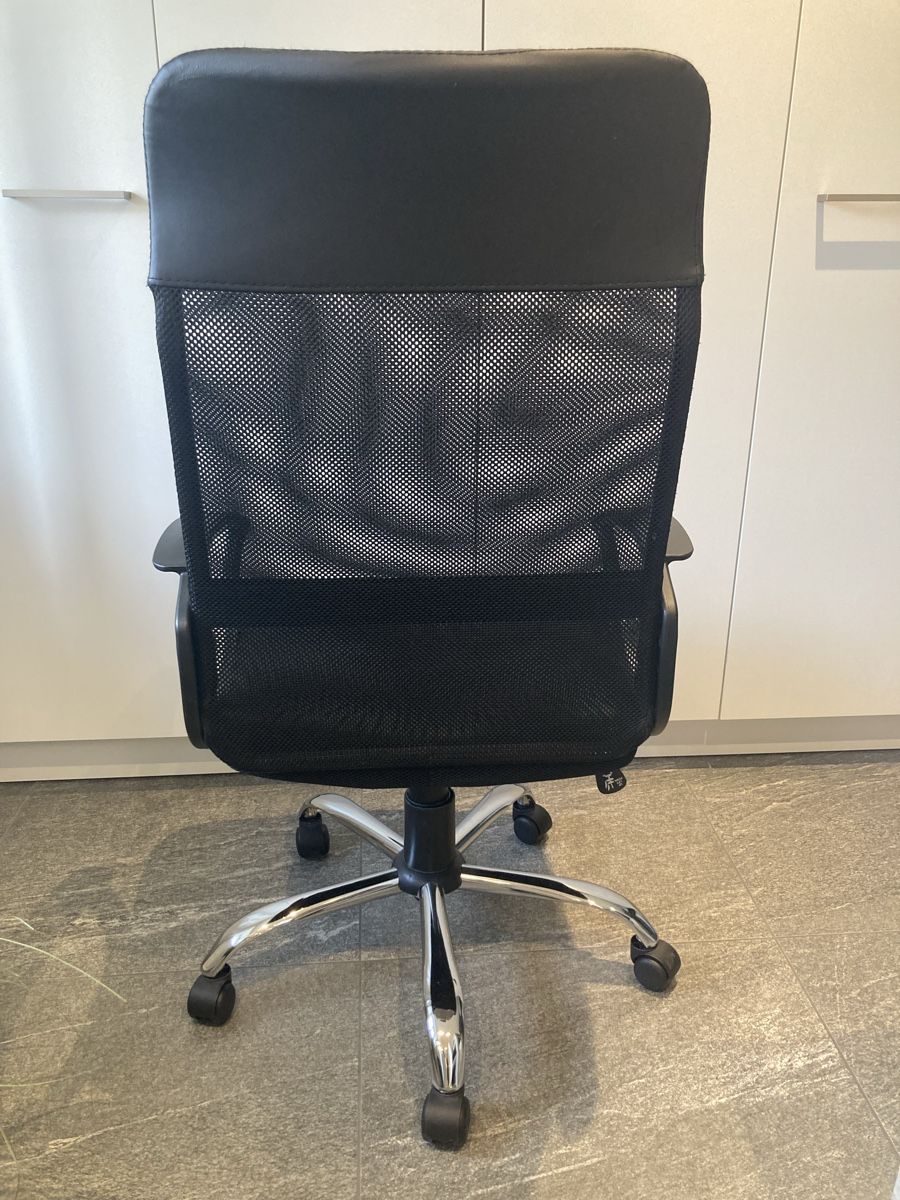 Chaises: Bürostuhl  – D'occasion à Schwändi GL par Blacklife 1