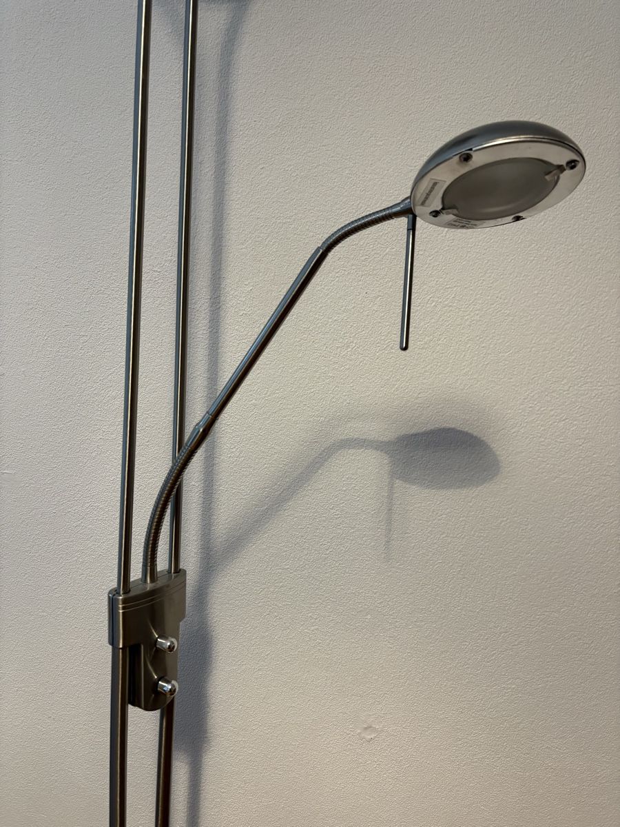 Lampade: Schlichte Stehlampe – Usato da Zürich venduto da ens_m6bv 2