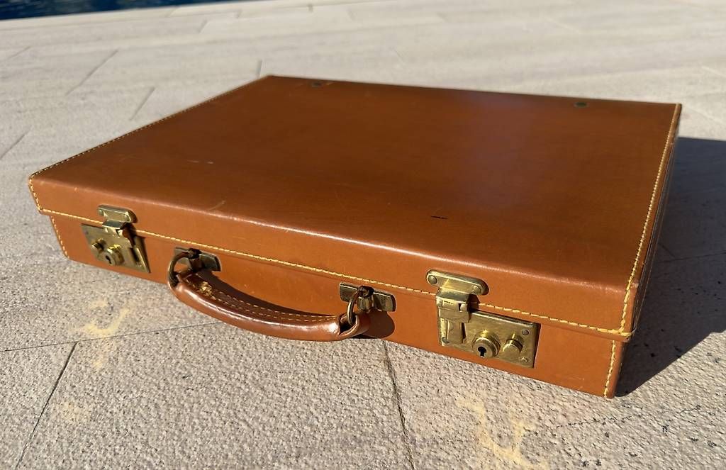 Koffer & Taschen: Attaché Case – Gebraucht aus Genève von Moonstone88