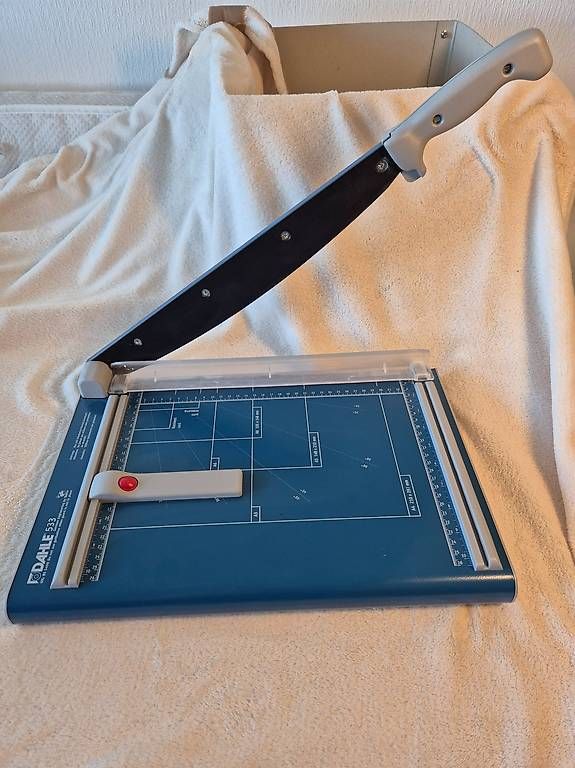 Sonstiger Bürobedarf: Guillotine à papier – Gebraucht aus Lausanne von Assiralc7509