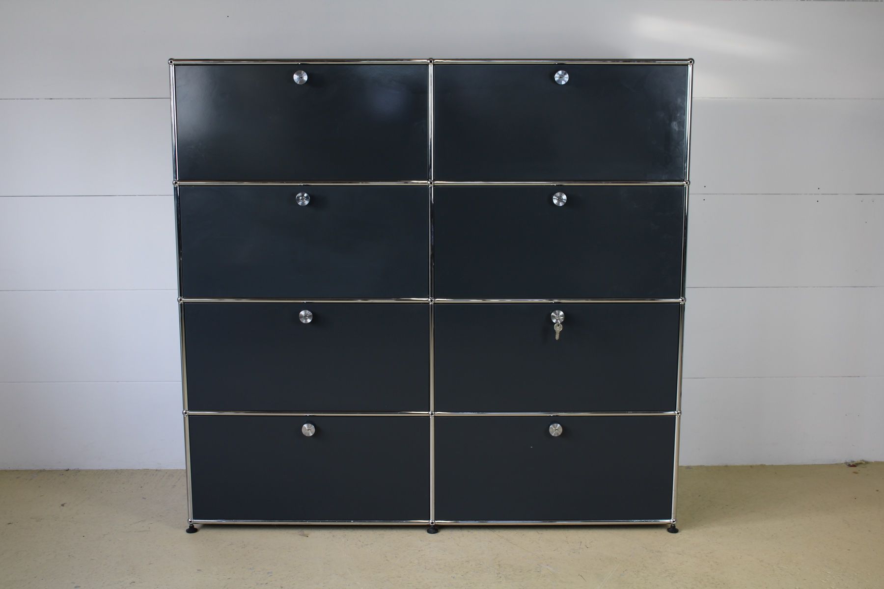 USM Cassettiere: USM Sideboard in anthrazitgrau, Individueller Umbau möglich – Usato da Meinisberg venduto da atelier_TILIJA 2