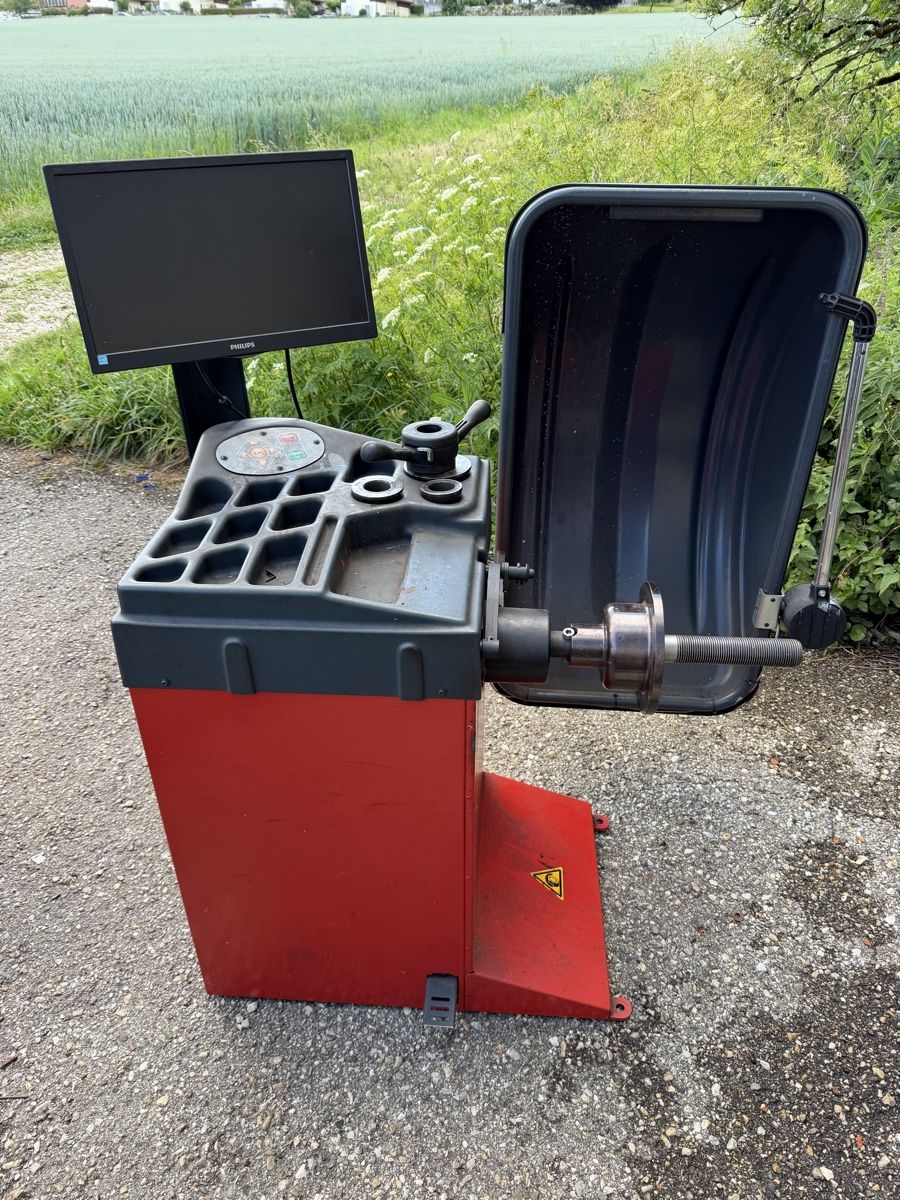 Toutes les machines: Equilibreuse de roues – Défectueux à Cernier par Apriliars31