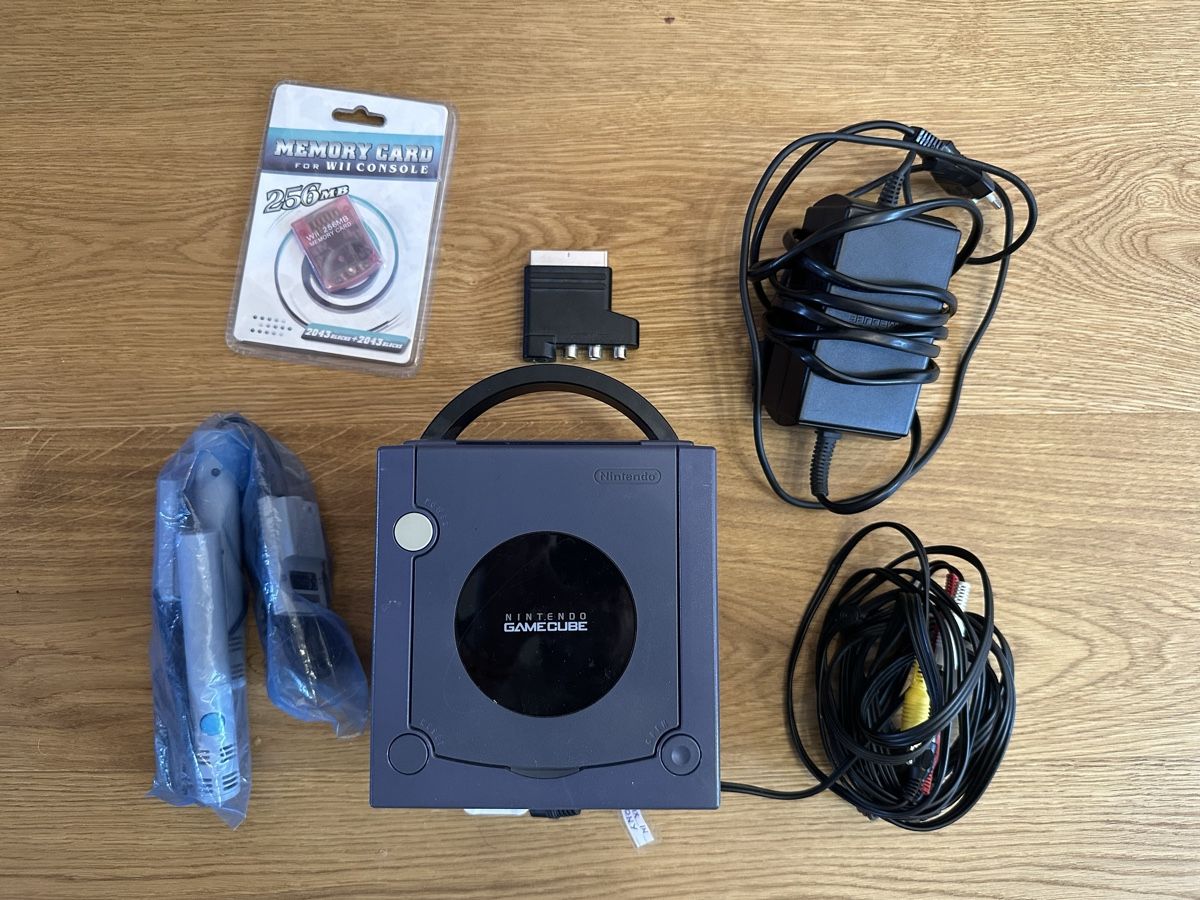 Nintendo Console: Gamecube - 14 Spiele (12 mit Anleitung) - 8 Controller – Usato da Aarau venduto da FLBEE