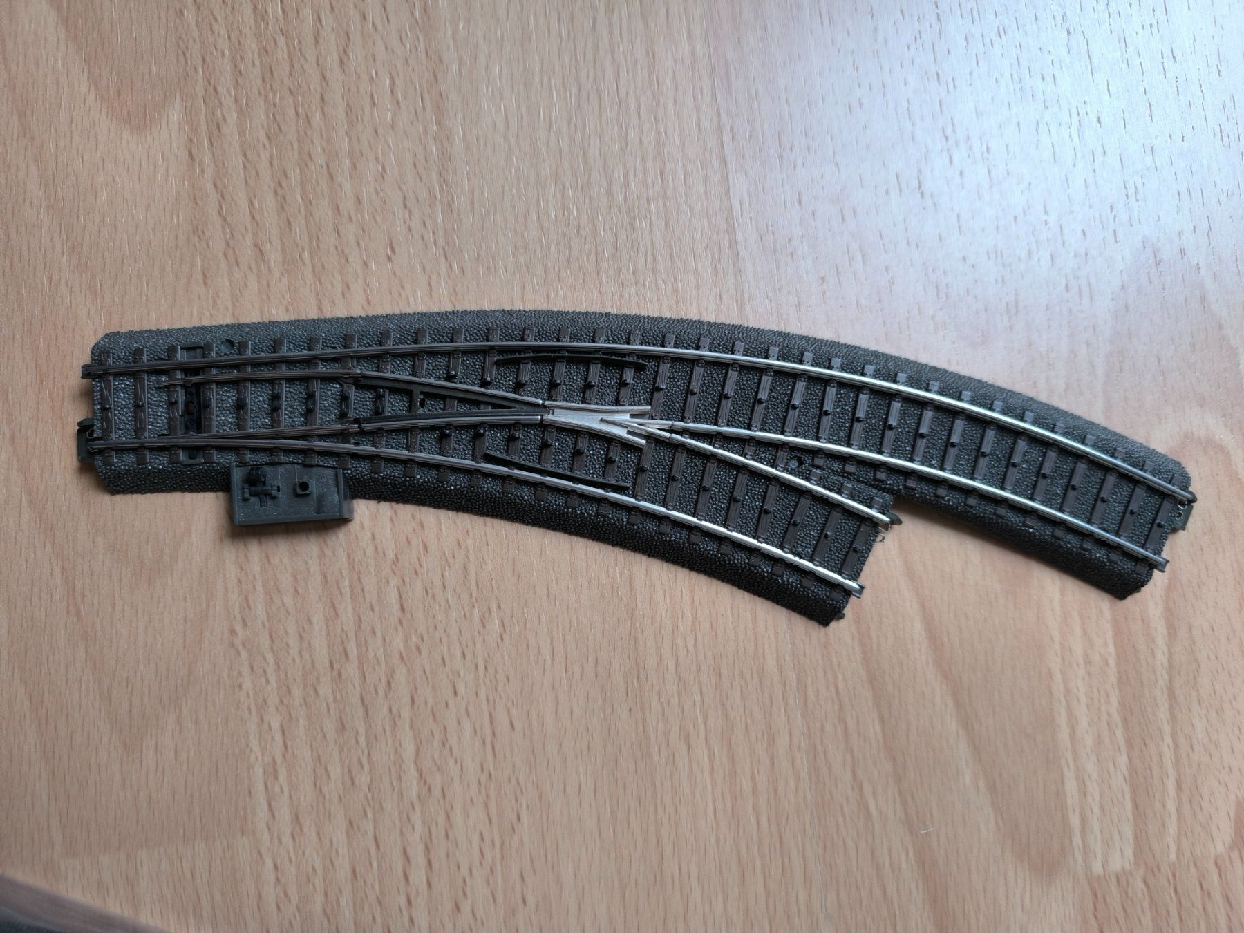 Märklin Modellini di ferrovie: Märklin Bogenweiche rechts 24672 – Usato da Laupen ZH venduto da midila1