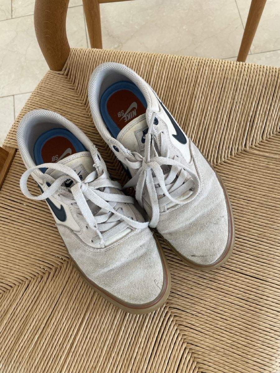 Nike Herrenschuhe: Sneaker Gr 39 Adidas – Gebraucht aus Luzern von aschenputtel01