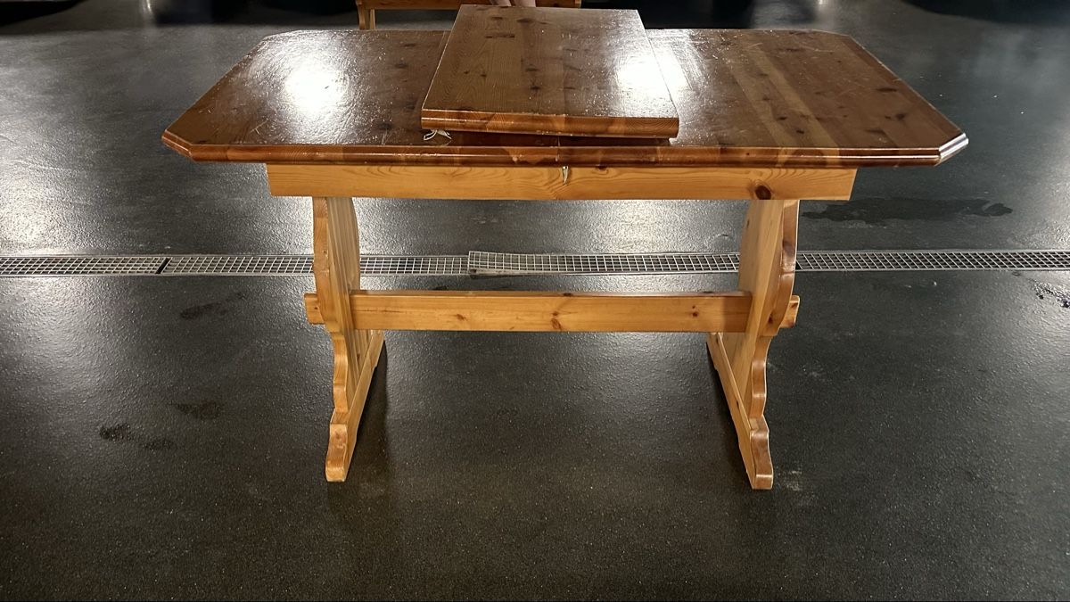 Tables: Eckbank mit Tisch – D'occasion à Hergiswil NW par Ilagos 8