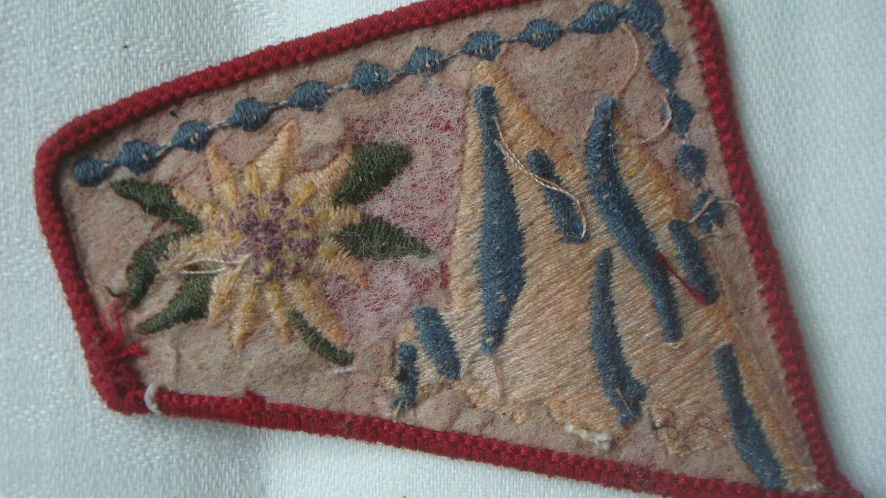Patches: Aufnäher Textil Blume/Berge – Gebraucht aus Münchenstein von Pesci6 2