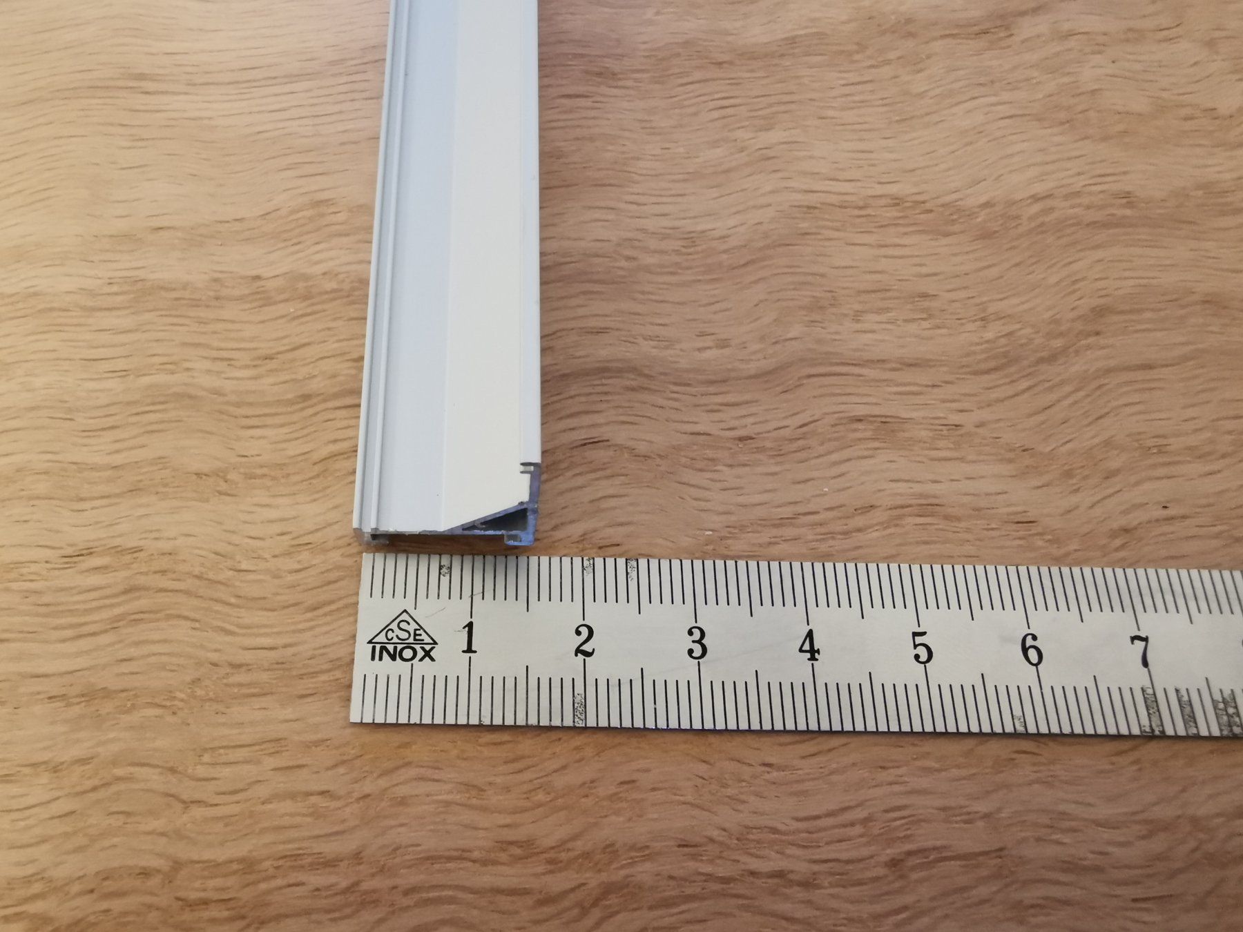 Duftöldiffusoren: LED Eckprofile (8 x 2 Meter) inkl. Diffuser – Neu und originalverpackt aus Wittenbach von  3