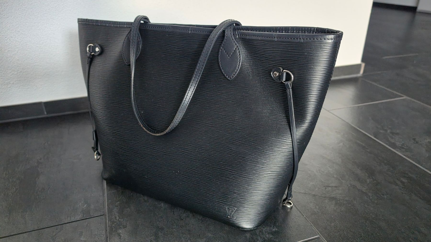 Louis Vuitton Taschen für Damen: Louis Vuitton Neverfull Epi Schwarz inkl. Pochette – Gebraucht aus Saland von zwergli90 1