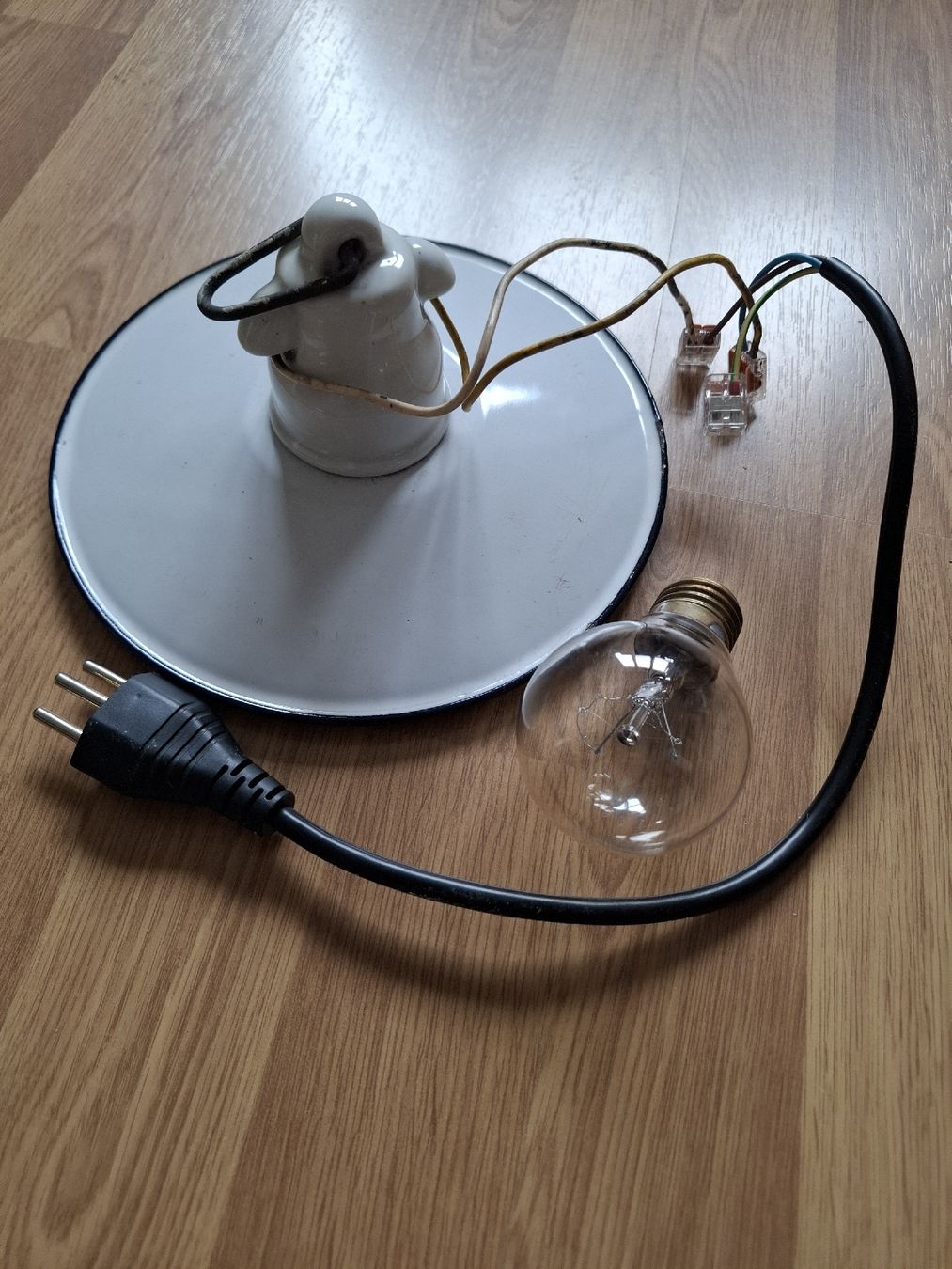 Colori: Vintage Deckenlampe weiss, Emaille Plafonnier – Usato da Aarburg venduto da Rosen_Rot_2 3