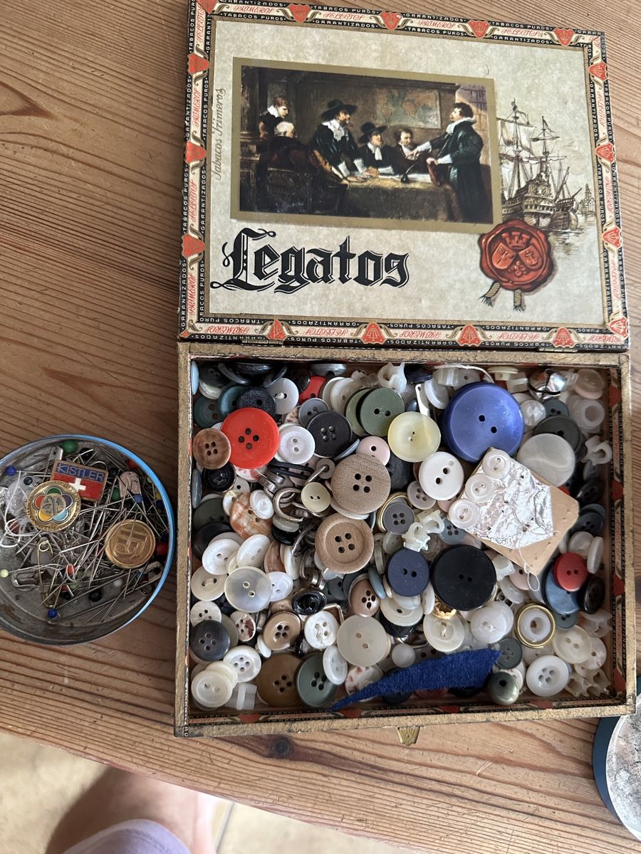 Bastelsets: Vintage Button Collection in Box – Gebraucht aus Seuzach von Wolf936