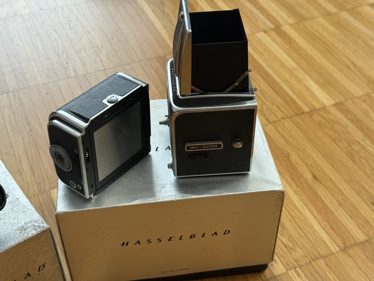 Hasselblad Appareil photo: Hasselblad 500c with eye-level viewfinder – D'occasion à Zürich par cse_2qbg 5