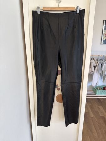 Trendige Zara Lederimitat Hose, Schwarz, Grösse XL