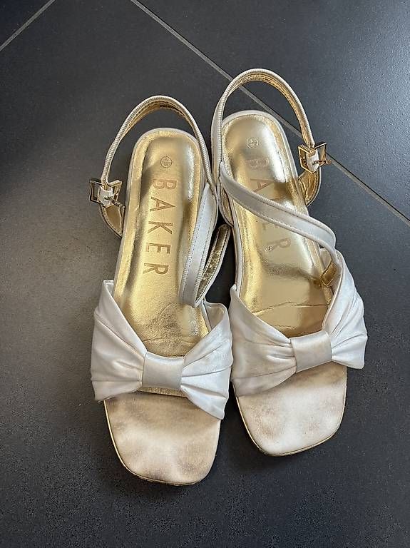 Ted Baker Scarpe per ragazze: TED BAKER Mädchen SANDALEN GRÖSSE 38 – Usato da Münchenstein venduto da Miresolese 1