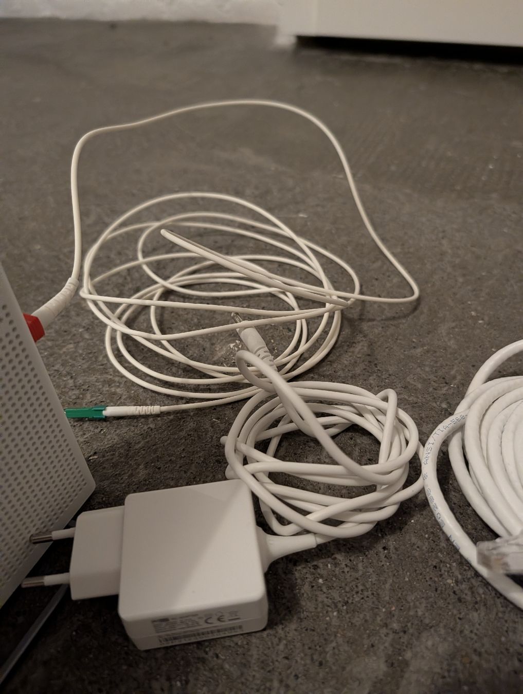 Swisscom Modem & Router: Swisscom Internet-Box 4 + TV Box with Remote, Used – Usato da Zürich venduto da jor_68rp 5