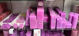 032 Posten Raureif Kerzen flieder aus Liquidation
