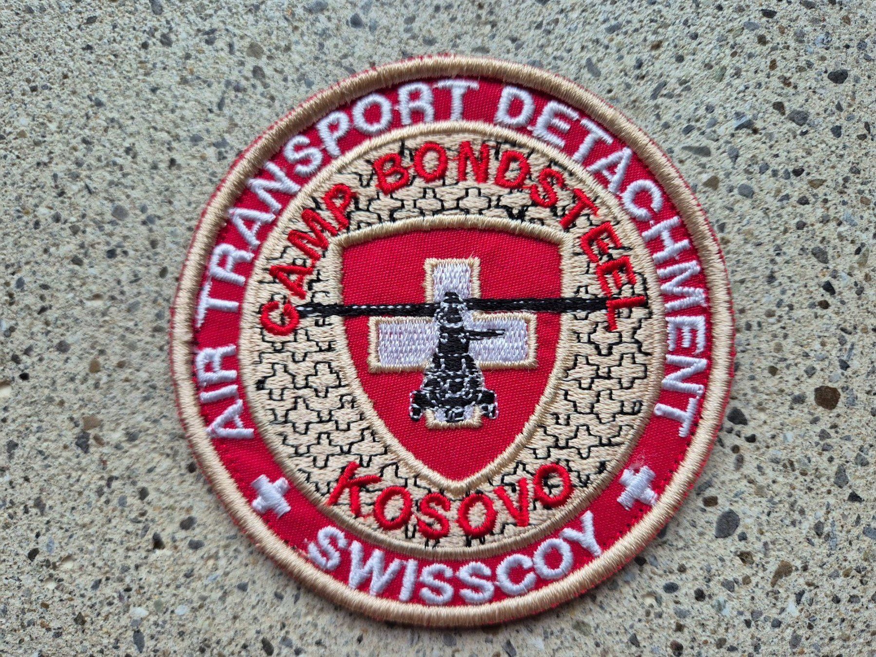 Schweizer Armee Placchette & Badge: *** Badge Luftwaffe Swisscoy Einsatz mit klett  *** – Nuovo e nell'imballaggio originale da Riedholz venduto da fr_sIruP