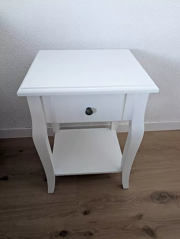 Tables de nuit: Nachttisch – D'occasion à Oberkirch LU par ladina022