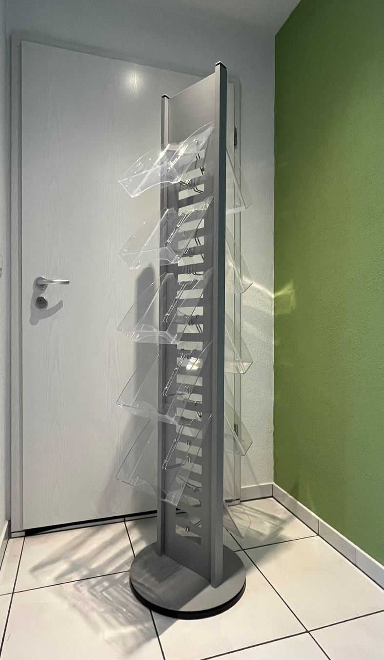 Altro per la casa: A4 Prospektständer Silber – Usato da Wolhusen venduto da ram_mvr6