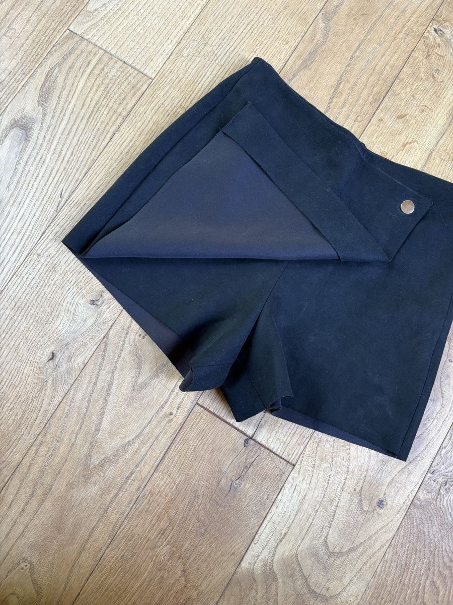 Zara Gonne: Zara Basic Skort, schwarz, Grösse M – Usato da Frauenfeld venduto da lin_77m9 2