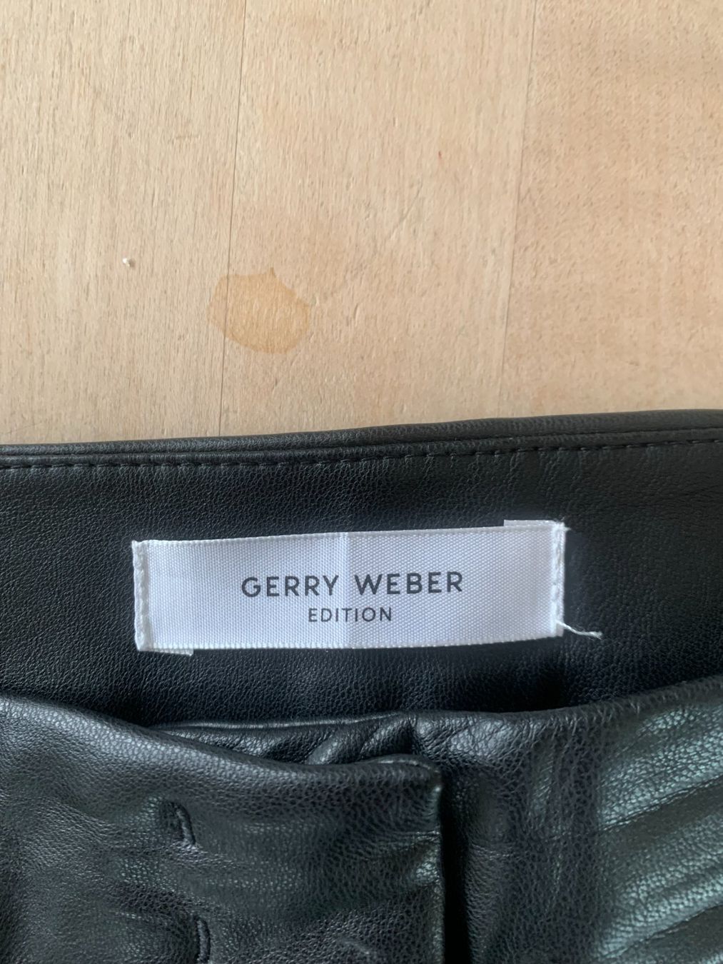 Gerry Weber Pantaloni: Kunstlederhose Gr.40  (GERRY WEBER) – Nuovo (secondo la descrizione) da Azmoos venduto da Verwir64 1