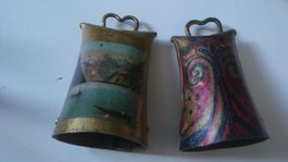 2 bemalte alte Glocken 8 cm