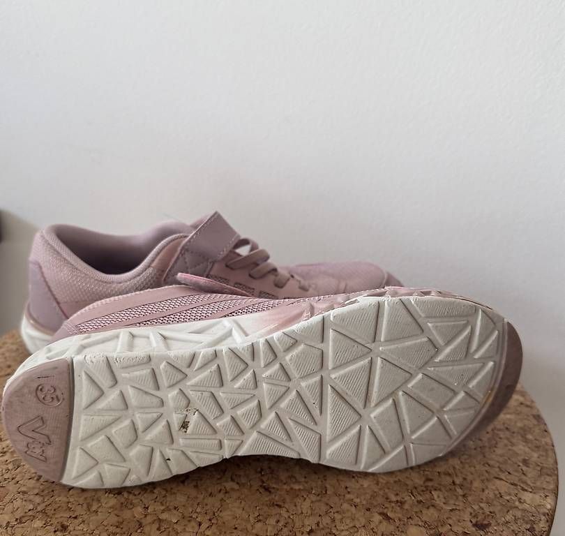 Chaussures filles: Hallenschuhe Gr 35 – D'occasion à Rifferswil par kaa82 1