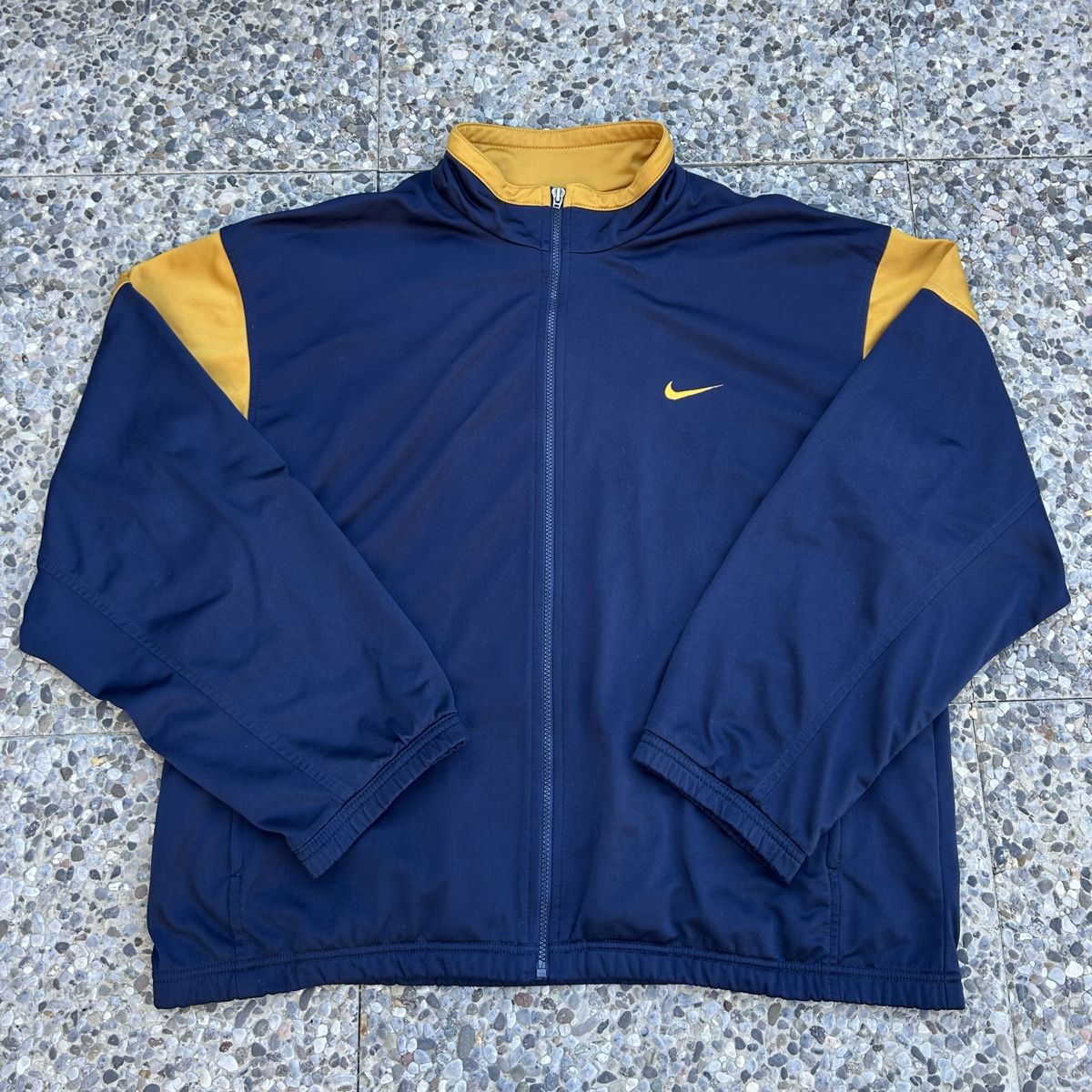 Nike Giacche: Vintage Nike Logo Track Jacket – Usato da brent venduto da fukusapes