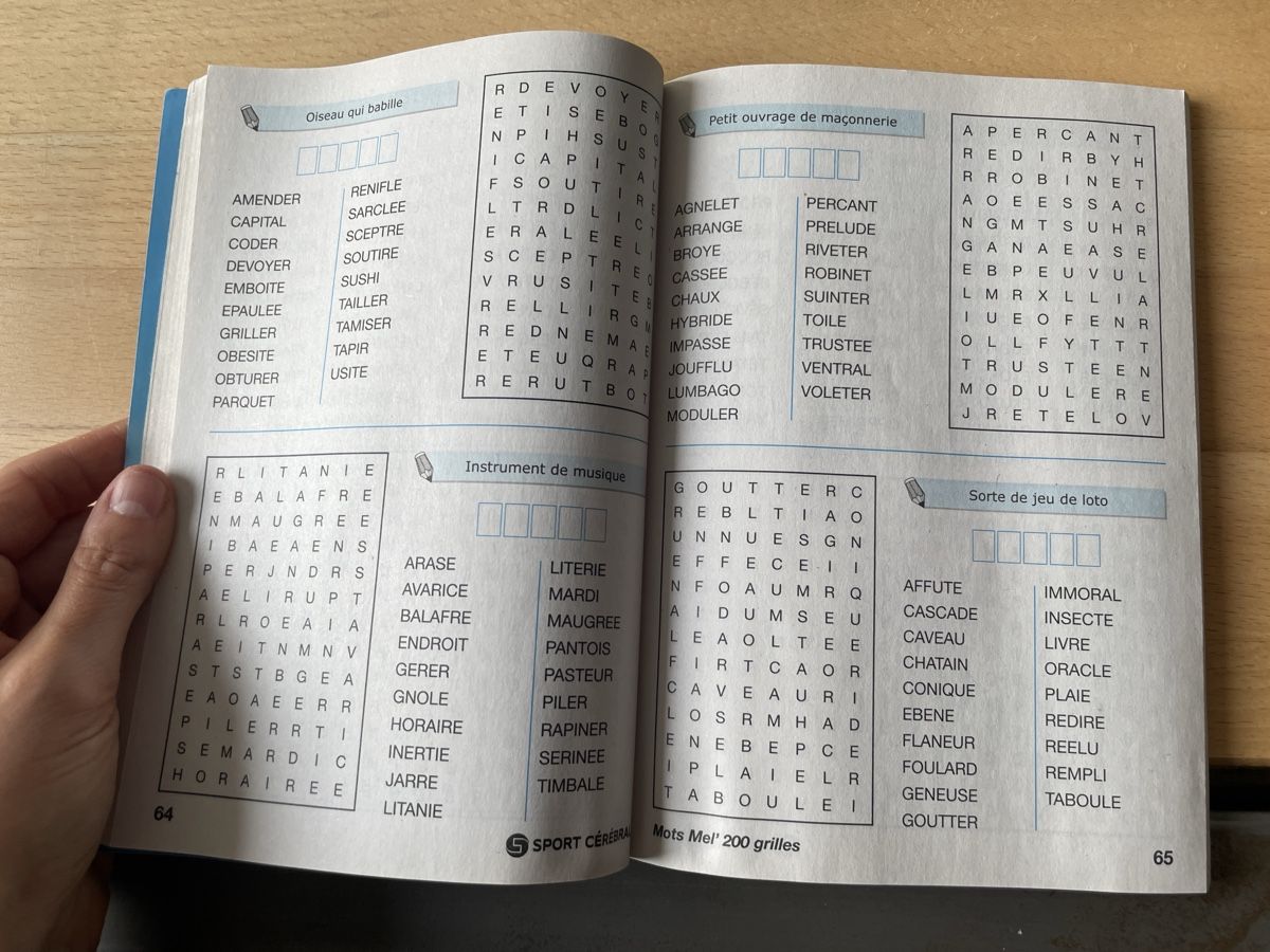 Livres: Mots mêlés 200 grilles – D'occasion à Sion par aud_96b6 2