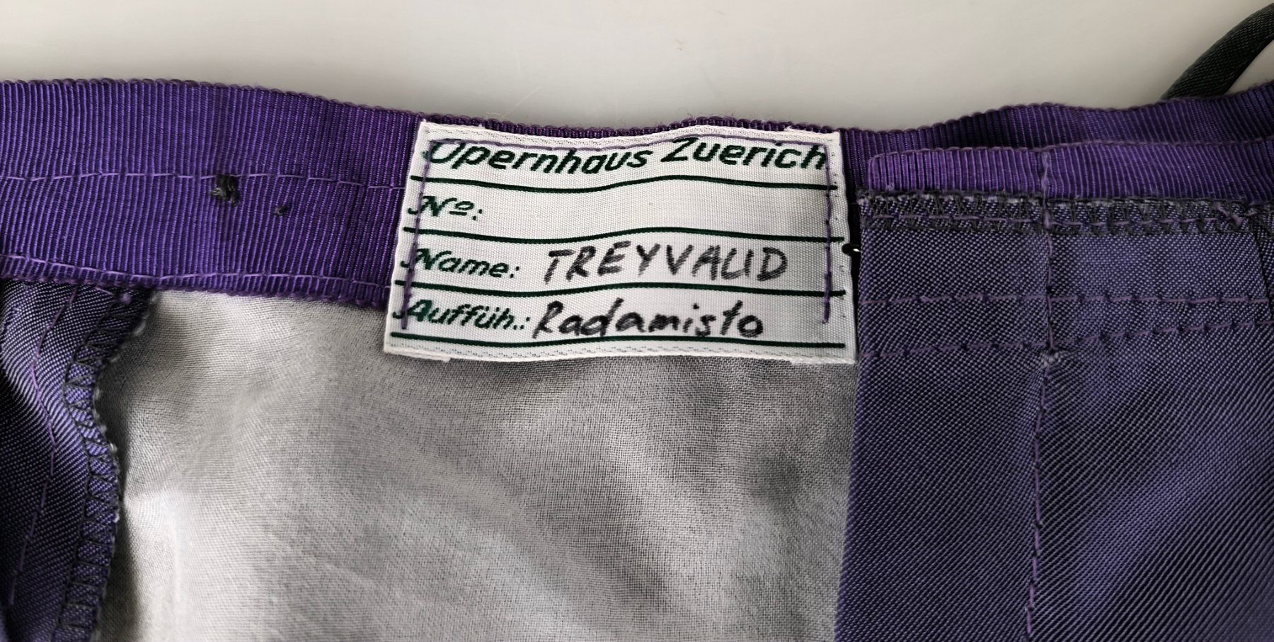 Vestiti: Opernhaus Theaterkleid – Usato da Rüti ZH venduto da Restwert_Rueti_ZH 9