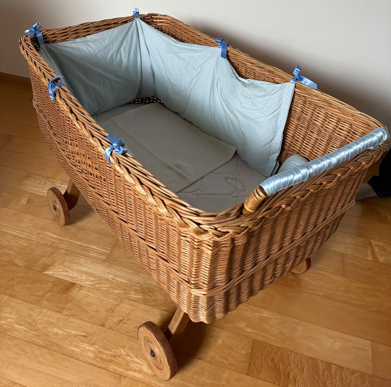 Berceaux: Neu restaurierter Stubenwagen – Neuf (Voir description) à Hinteregg par Carimba90 3