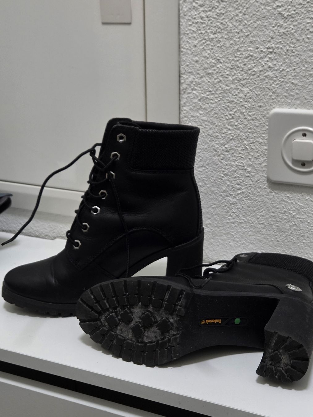 Timberland Scarpe da donna: Schwarze Timberland Boots mit Absatz – Nuovo (secondo la descrizione) da Wettingen venduto da smilee1 1