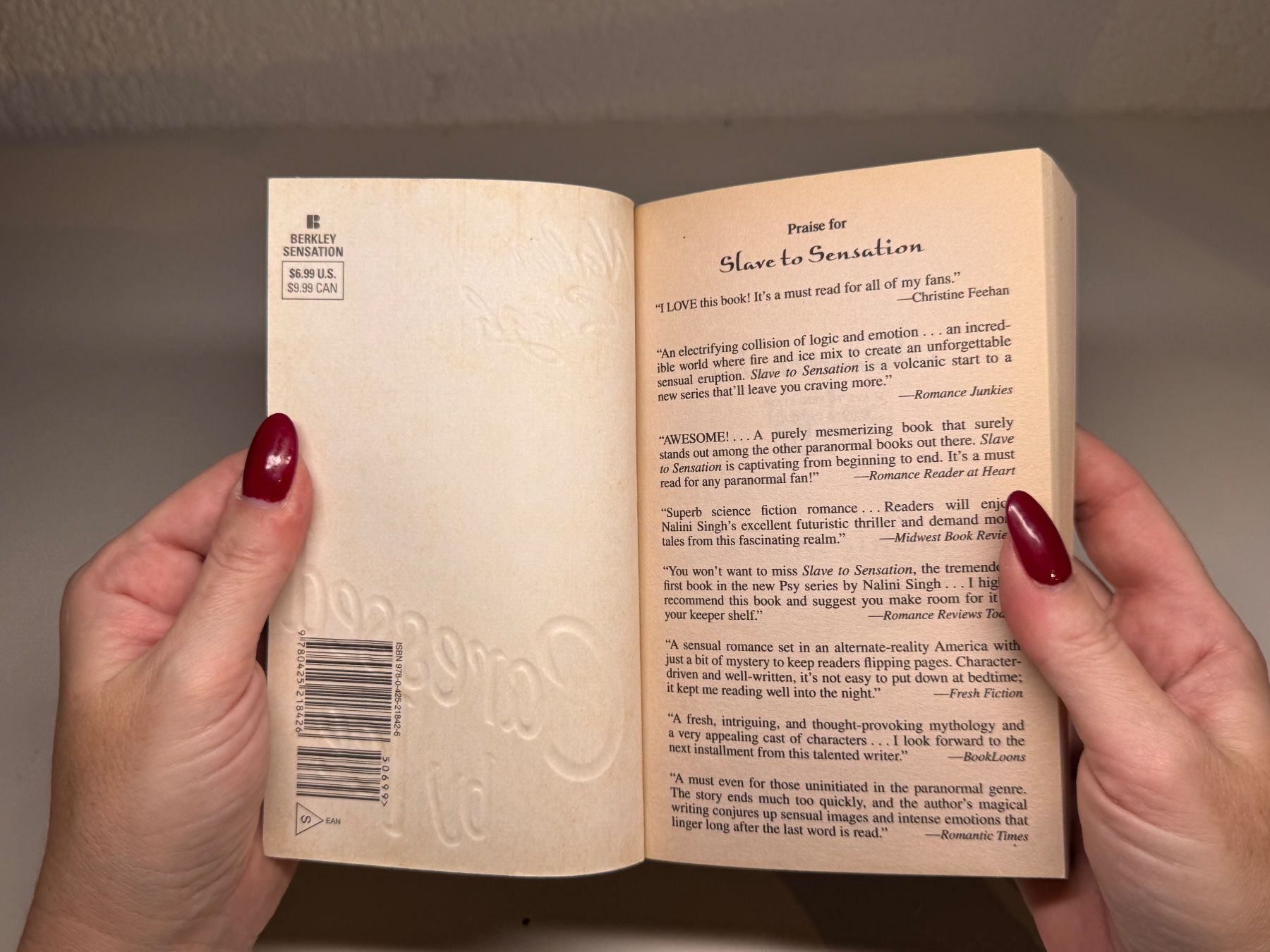 Libri: NOVEL: Nalini Singh, Caressed by Ice – Usato da Grosswangen venduto da English_books 2