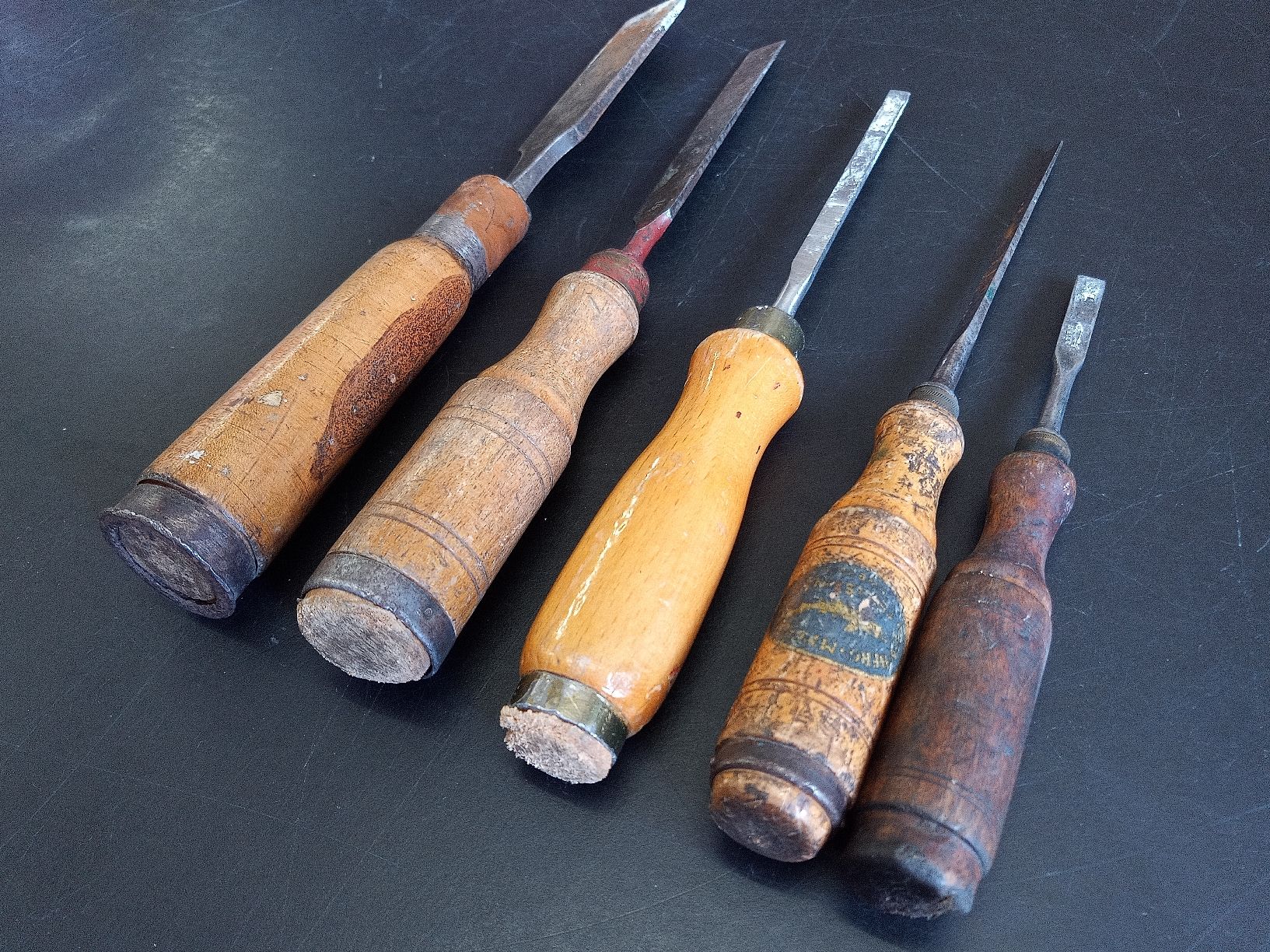 Alle Werkzeuge: 5 antike Stecheisen Stechbeitel mit Holzgriff – Gebraucht aus Reiden von Zofi-Brocki 2