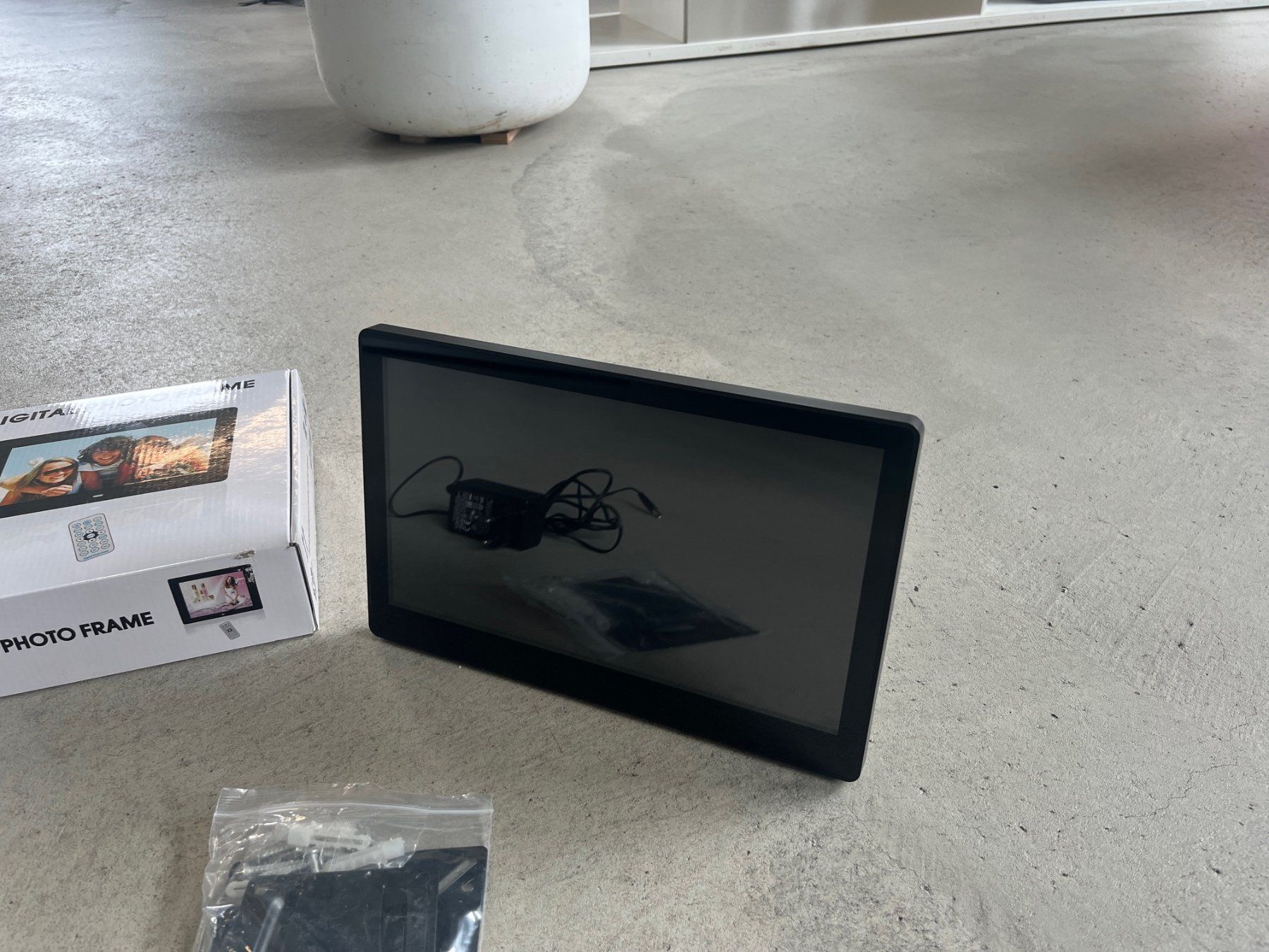 Cornici: Digital Photo Frame 11.6" Touch – Usato da Basel venduto da TweaklabAG 3