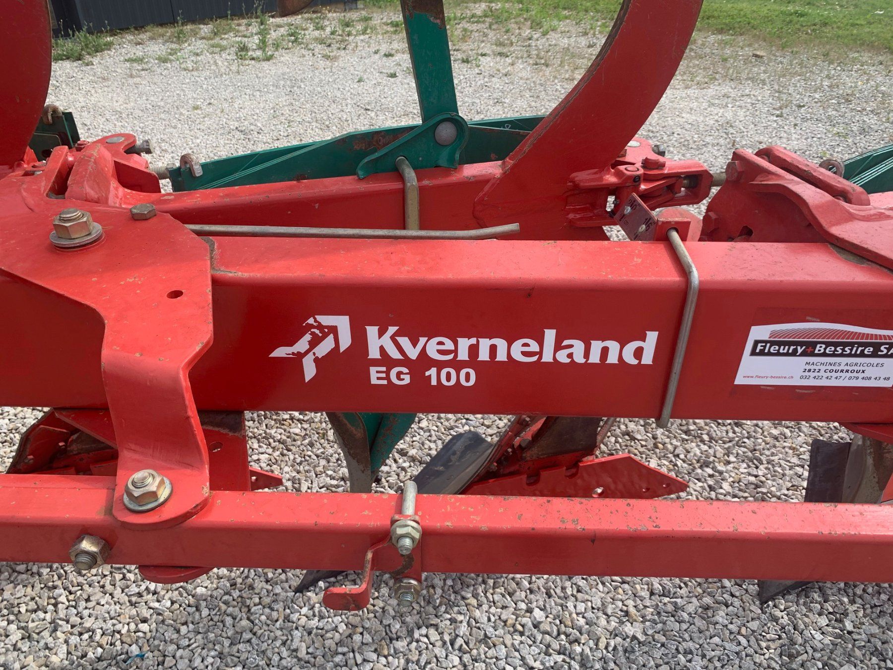 Kverneland Aratri: charrue kverneland 4 socle – Usato da Courroux venduto da gar_gs6c 4