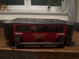 Milwaukee M18 Charger DAB Radio Arbeitsradio mit Ladefunktio