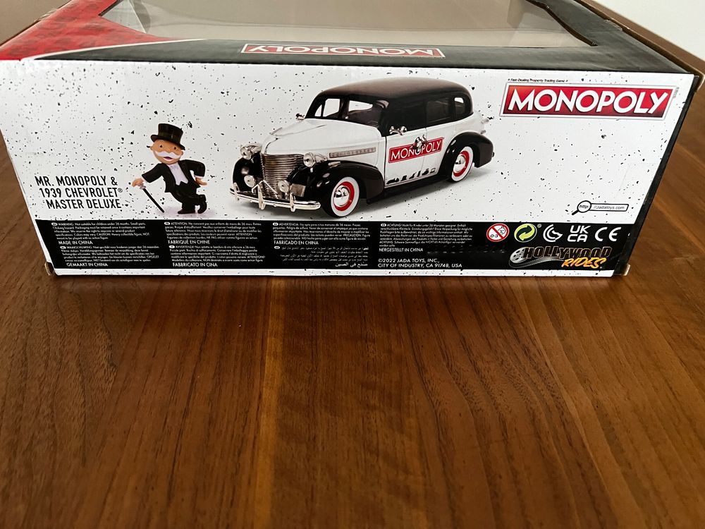 Voiture MONOPOLY avec figurine couleur noire et blanche – CHEVROLET master de 1939