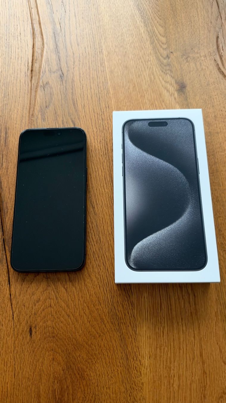 Apple Handys / Smartphones: Apple iPhone 15 Pro Max  Black Titanium 256 GB – Gebraucht aus Luzern von Zero007