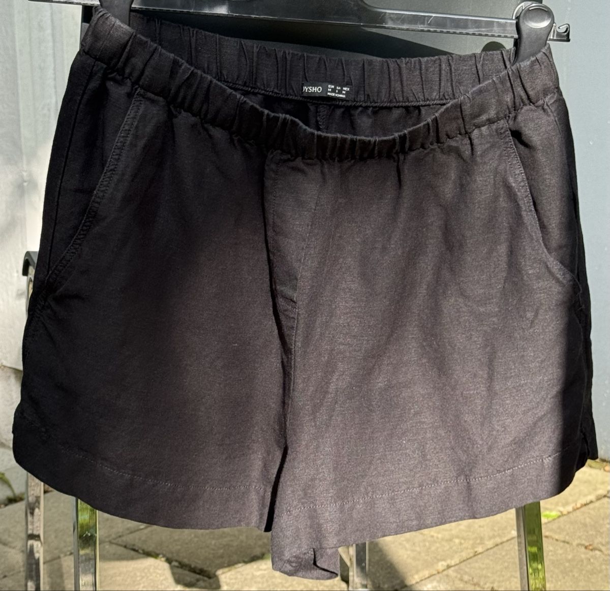 Oysho Pantaloni: Schwarze Shorts Oysho, Grösse M – Usato da Zürich venduto da SesePorti