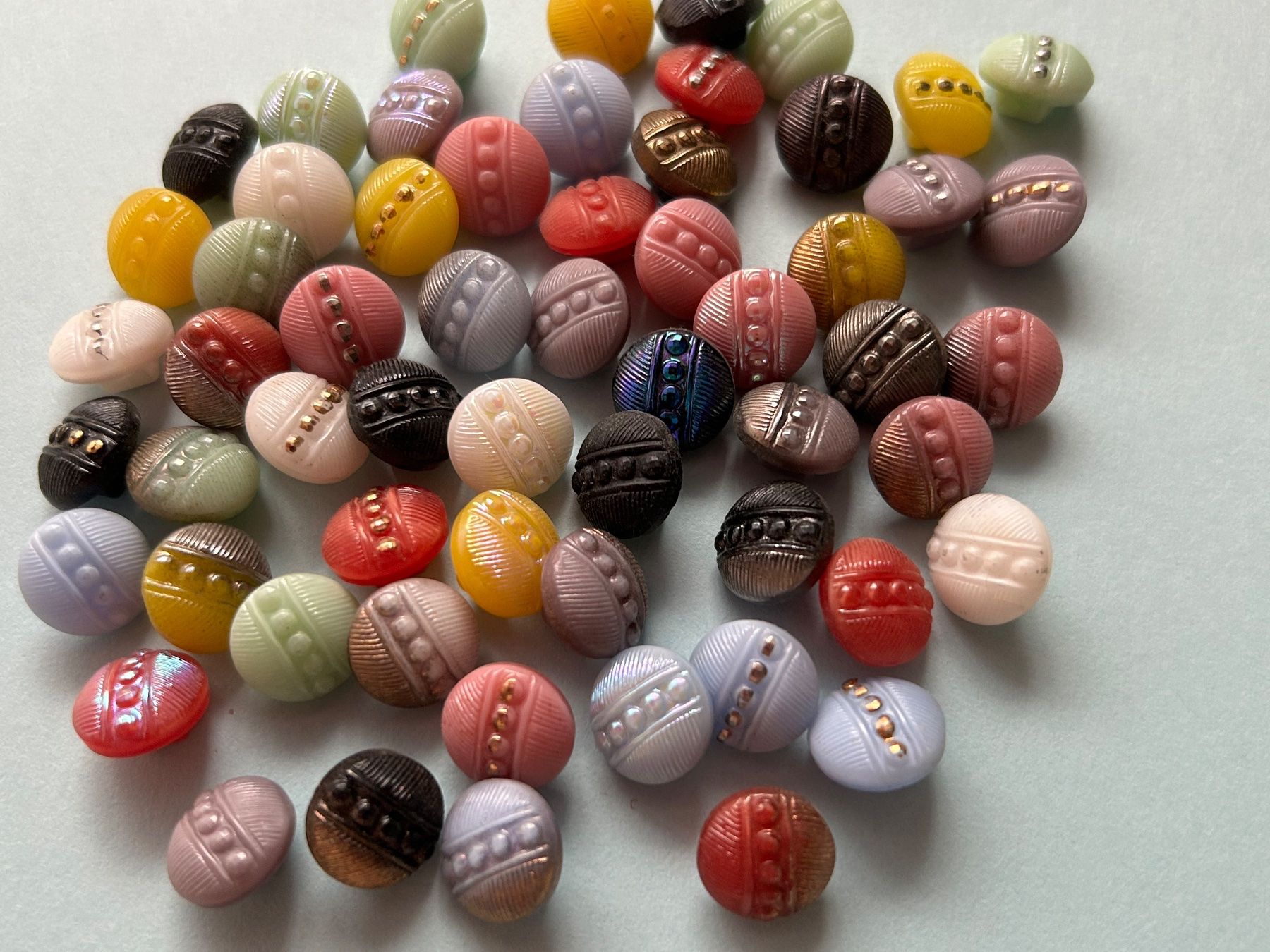 Boutons: Bunte Glasknöpfe – Neuf (Voir description) à Pfeffingen par Alusru70