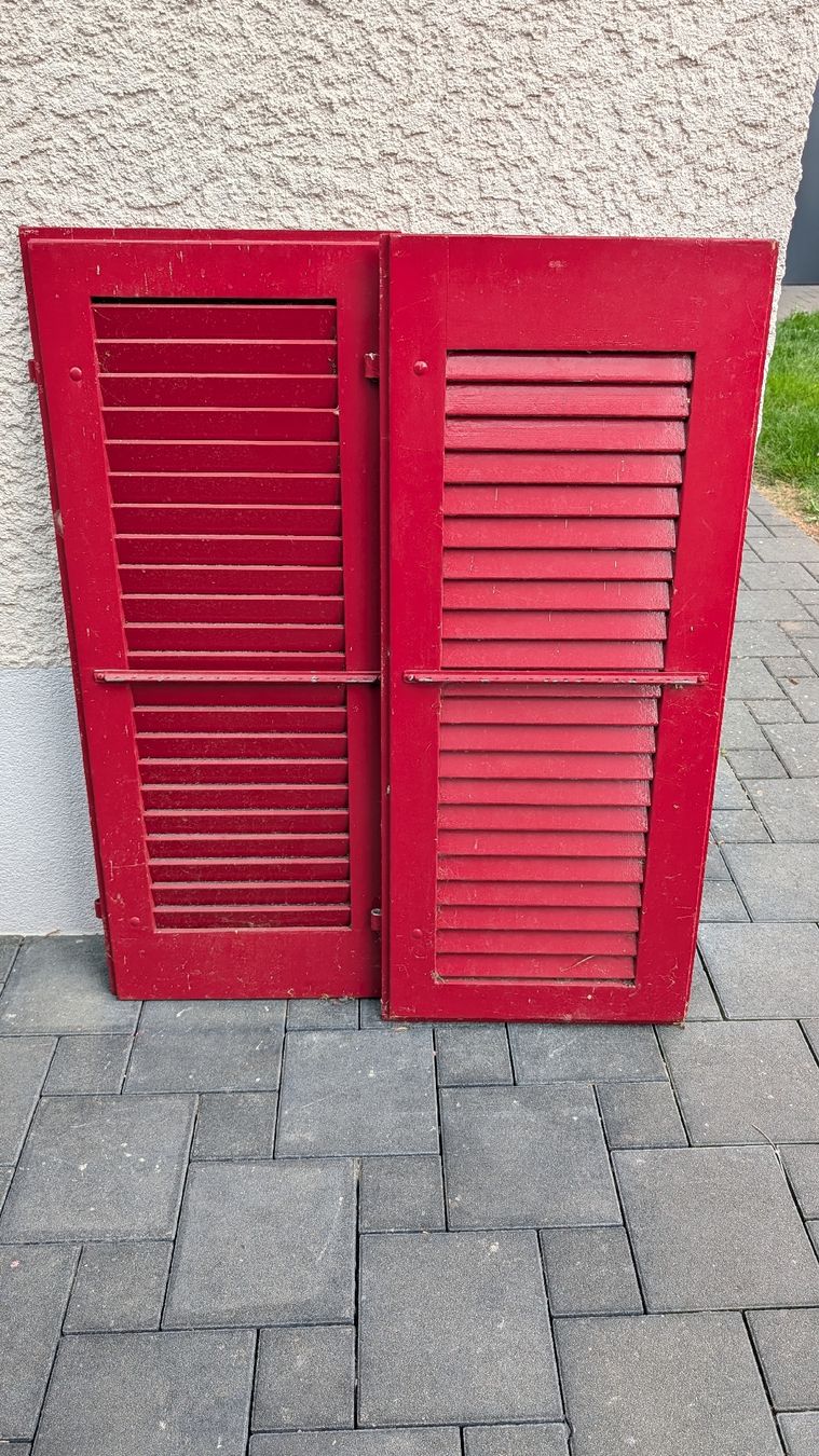 Persiane: Rote Fensterläden, Vintage Stil, rustikal, ein Hingucker! – Usato da Frutigen venduto da DJFalschirm