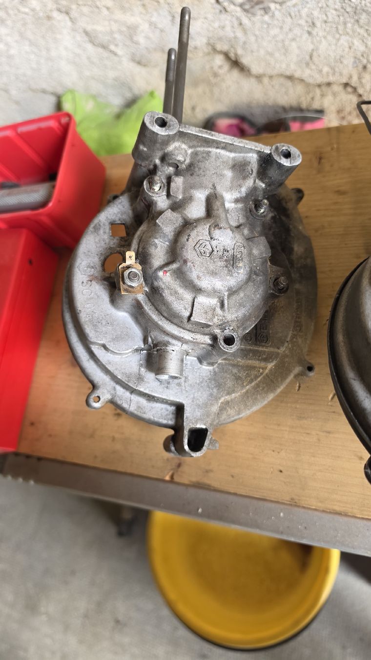 Piaggio Motoren: 3 moteur piaggio à réviser – Defekt aus Montricher von Baumbergg 1