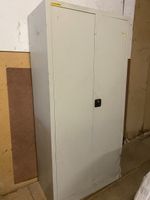 Metallschrank abschliessbar H:190cm B:90cm T:50cm mit Schlue