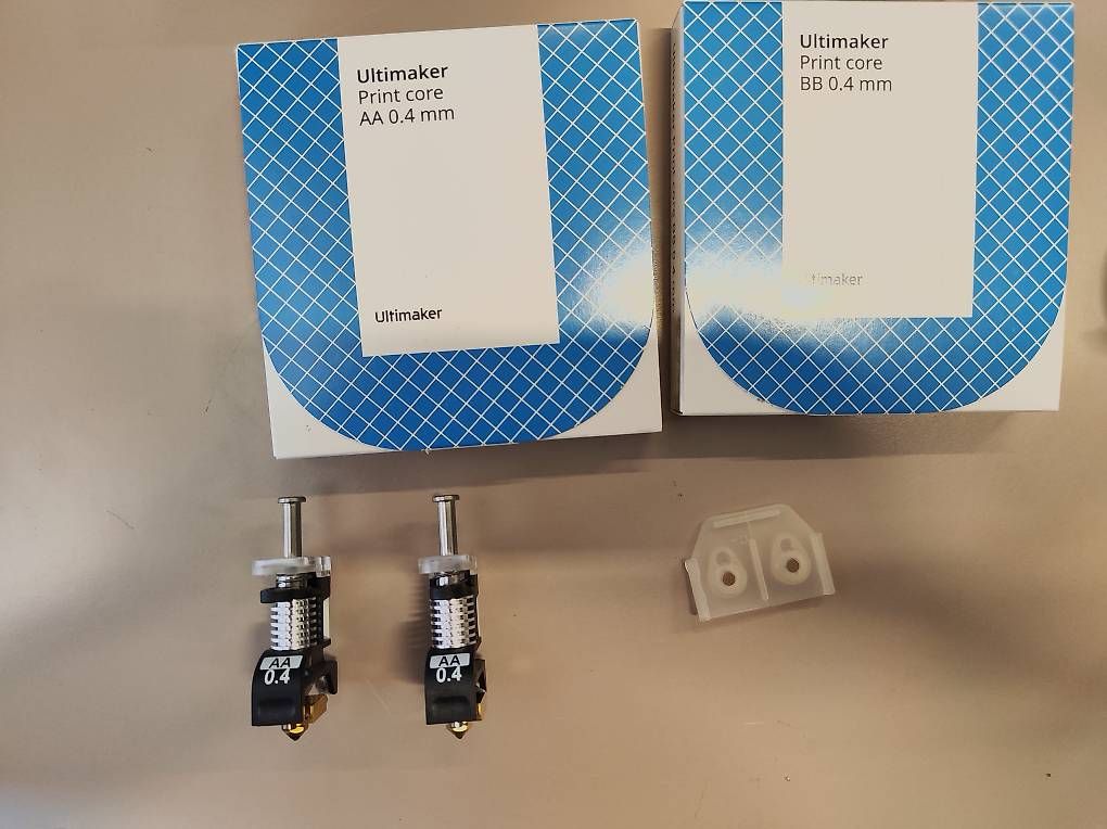 Stampanti 3D: Ultimaker S8 Pro Bundle + Maertz Cabinet – Usato da Bünzen venduto da K_c 4