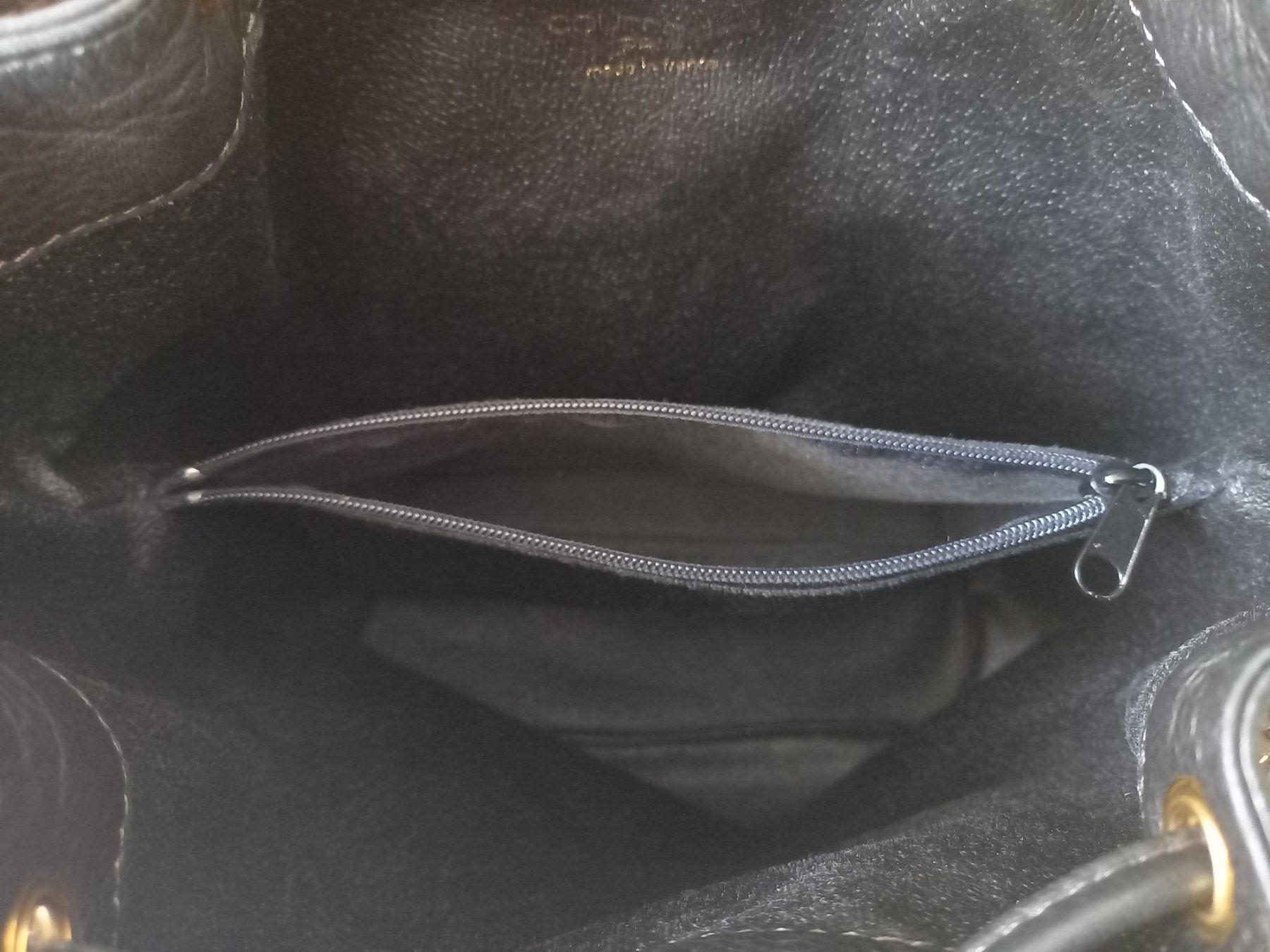 Borse da donna: Wunderschöne courreges paris Leder-Beutelumhängetasche – Usato da Seewis-Schmitten venduto da Ahaexli 4