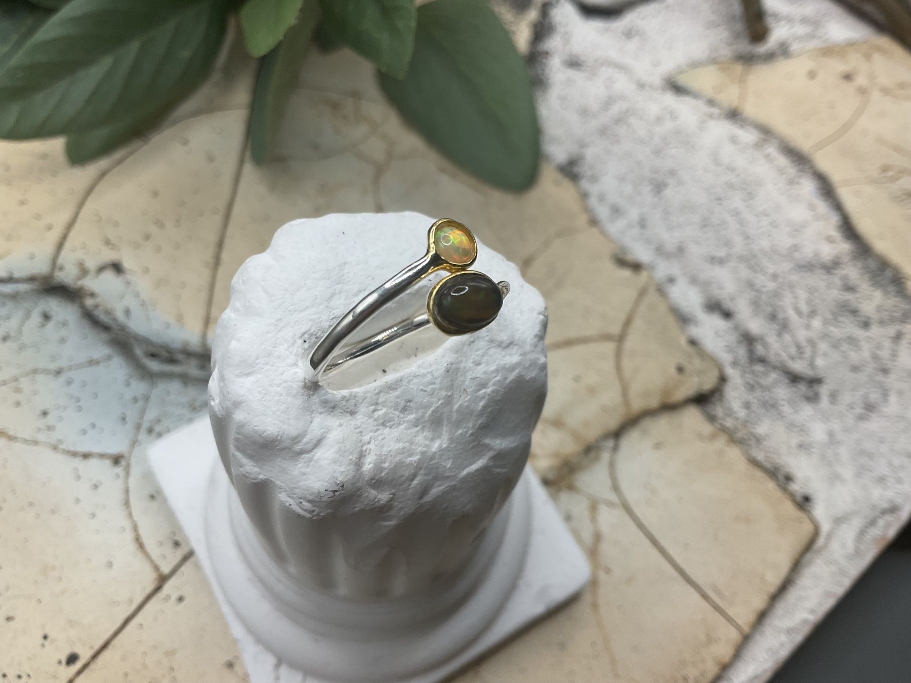 Anelli: Silberring mit schwarzem und hellem Opal, Gr. 55 – Nuovo (secondo la descrizione) da luzern venduto da Alpendorf1 2
