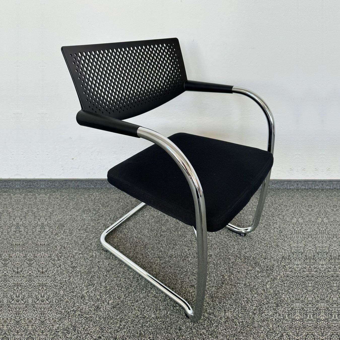 Vitra Sedie: Vitra Visavis 2 Freischwinger - stapelbar - Schwarz - mit – Usato da Schönenwerd venduto da mcofficeshop 1