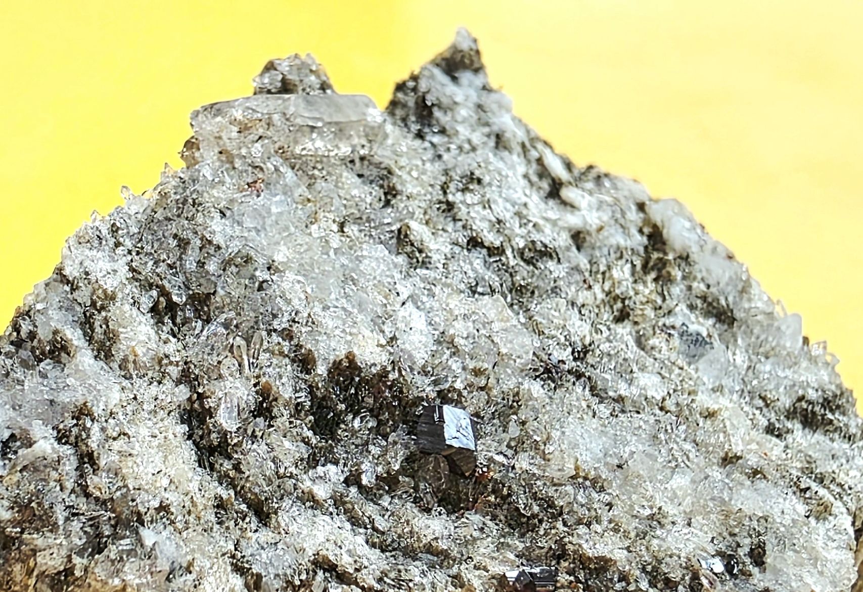 Minerali & Pietre curative: Mineralien Mix Ilmenit, Magnetit, Rutil, Binntal Lärcheltini – Usato da Glis venduto da nbu_65ys 8