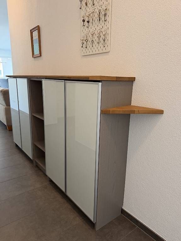 Cassettiere: Sideboard mit Holzakzent und Glasfronten, 220cm lang – Usato da Grabs venduto da mel_9hvs 1